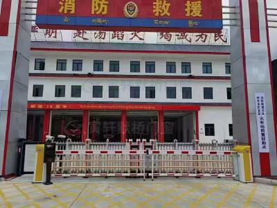 电动伸缩门